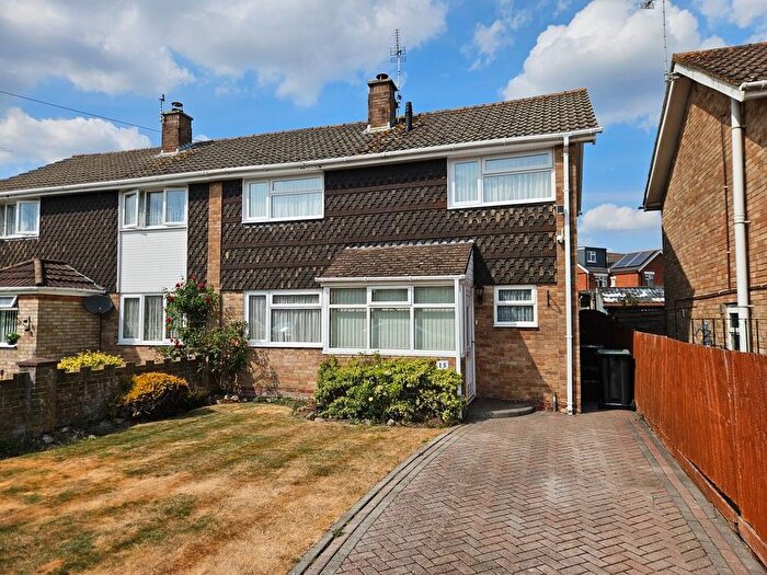 3 Bedroom Semi-detached House For Sale In Hounsdown Close, SO40