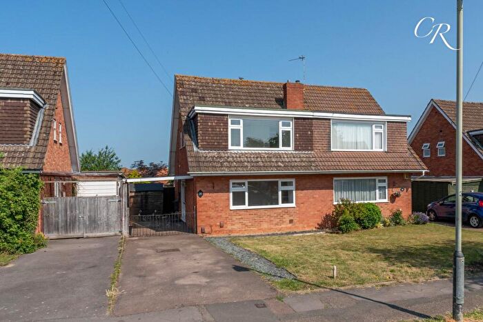 3 Bedroom Semi-Detached House For Sale In Springbank Way, Springbank, GL51