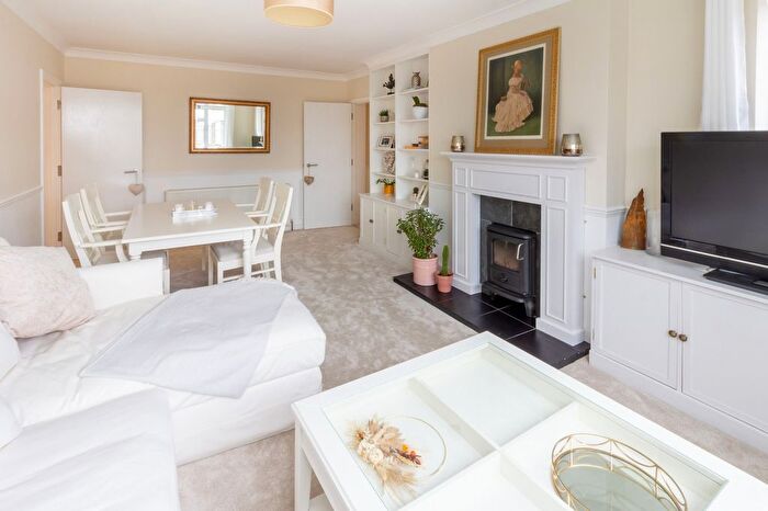 2 Bedroom Flat To Rent In Dartmouth Court, London, SE10