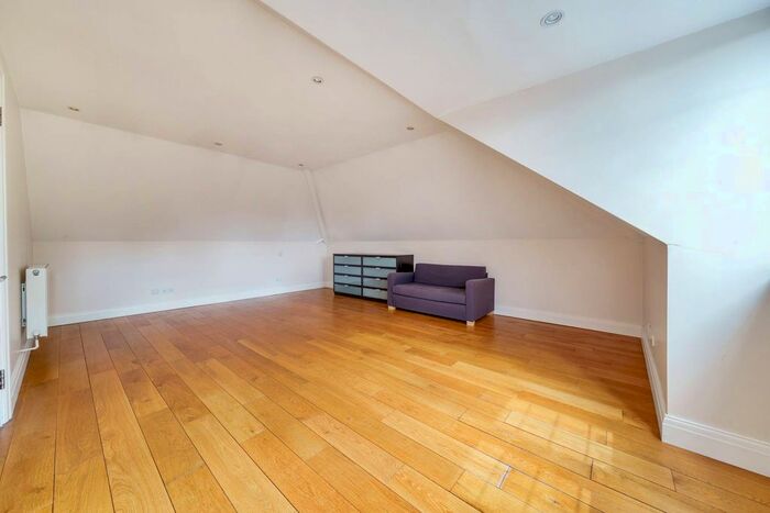 5 Bedroom Property To Rent In Aylmer Drive, Stanmore, HA7