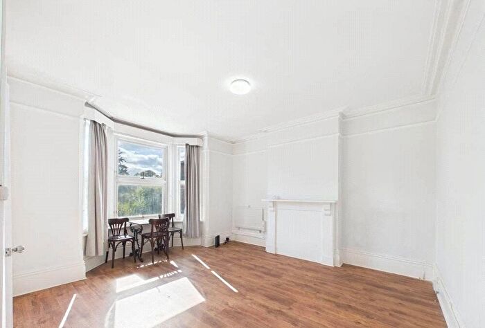 1 Bedroom Flat To Rent In Tilehurst Road, Reading, Berkshire, RG30