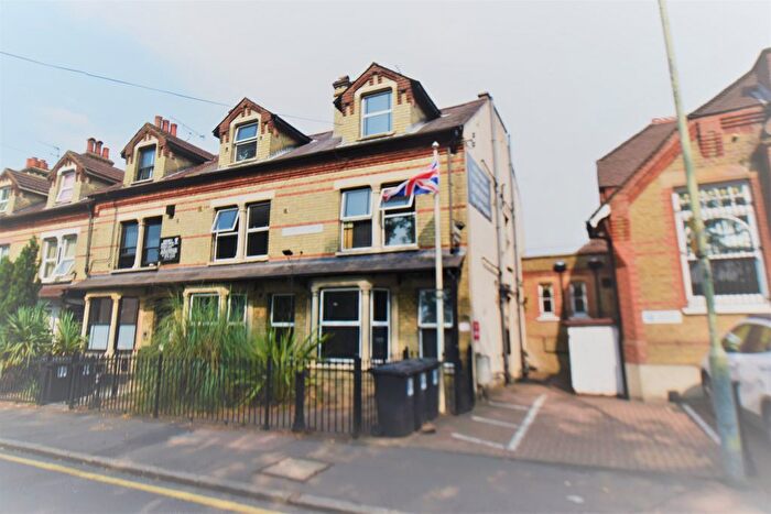 Studio To Rent In Vicarage Road, Watford, WD18