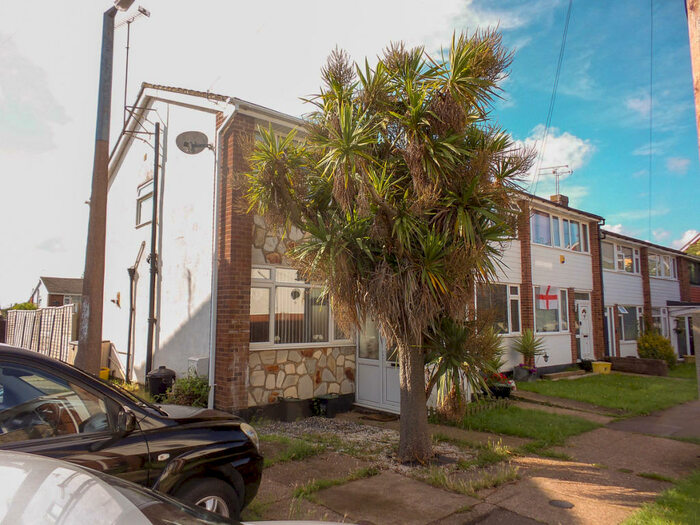 2 Bedroom End Of Terrace House To Rent In St Clements Close, Benfleet, SS7