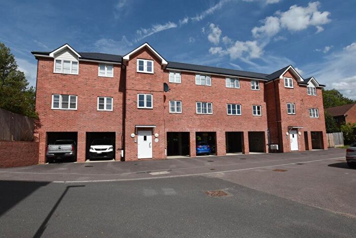 2 Bedroom Flat For Sale In Carmelite Road, Aylesford, ME20