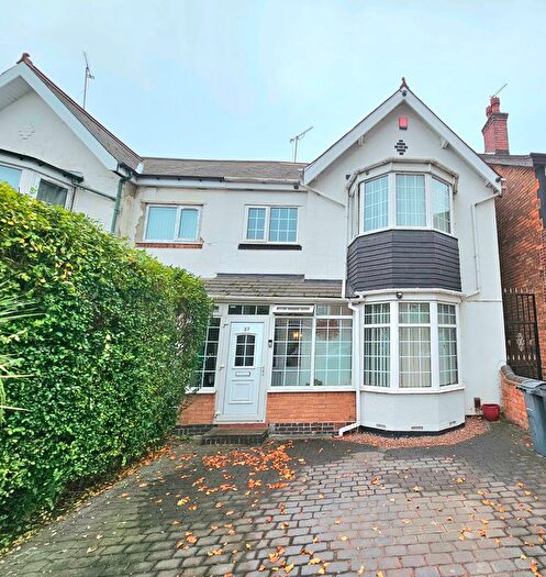 3 Bedroom Semi-detached House For Sale In Wheelwright Road, Birmingham, B24