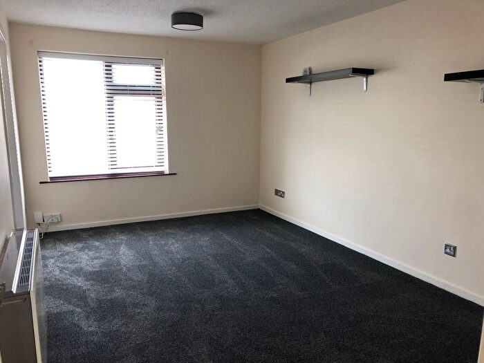 1 Bedroom Property To Rent In Dickinson Court, Wakefield, WF1