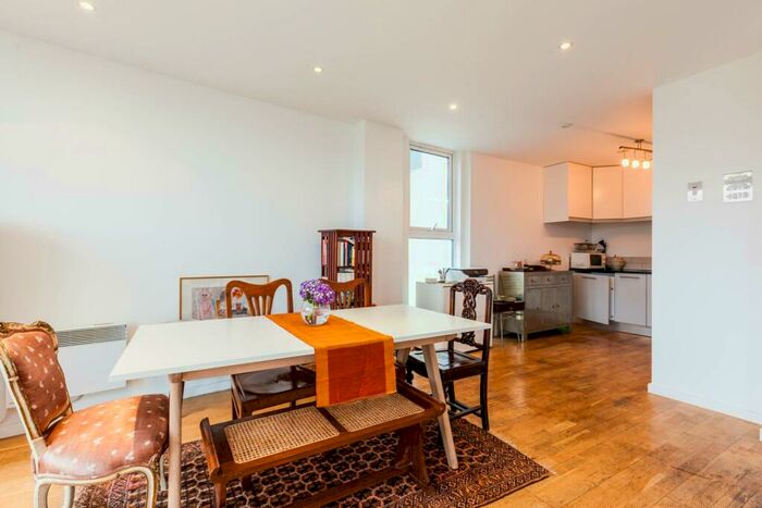 1 Bedroom Flat To Rent In Palmers Road, Bethnal Green, London, E2