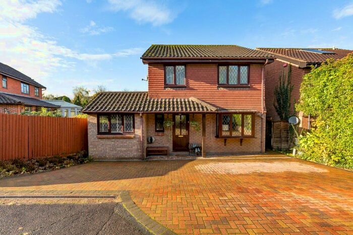 4 Bedroom Detached House To Rent In Crest Close, Badgers Mount, Sevenoaks, TN14