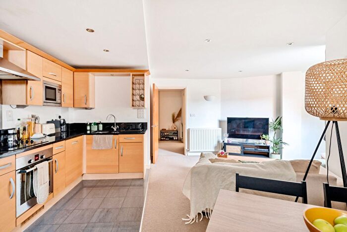 1 Bedroom Flat To Rent In High Street, Esher, KT10