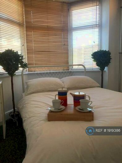 2 Bedroom Flat To Rent In Barley Mow Lane, Catshill, Bromsgrove, B61