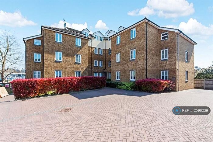 2 Bedroom Flat To Rent In Kings Court, Dartford, DA1