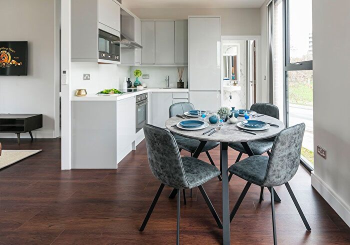 2 Bedroom Flat To Rent In Evershed Walk, London, W4