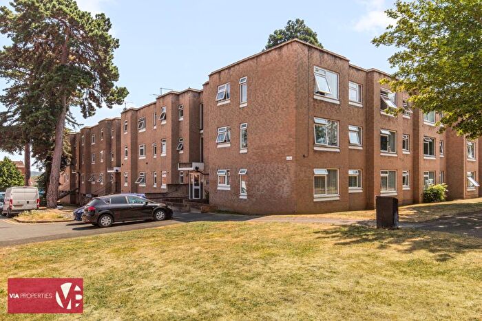 2 Bedroom Flat To Rent In Rawdon Drive, Hoddesdon, EN11