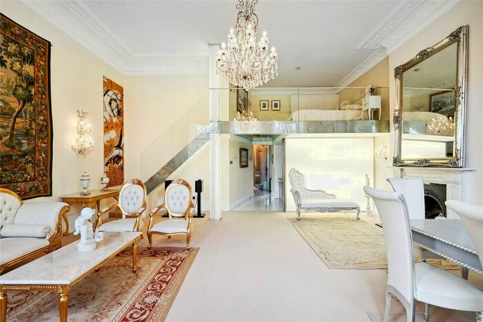 2 Bedroom Flat To Rent In Earls Court Square, Earls Court, SW5