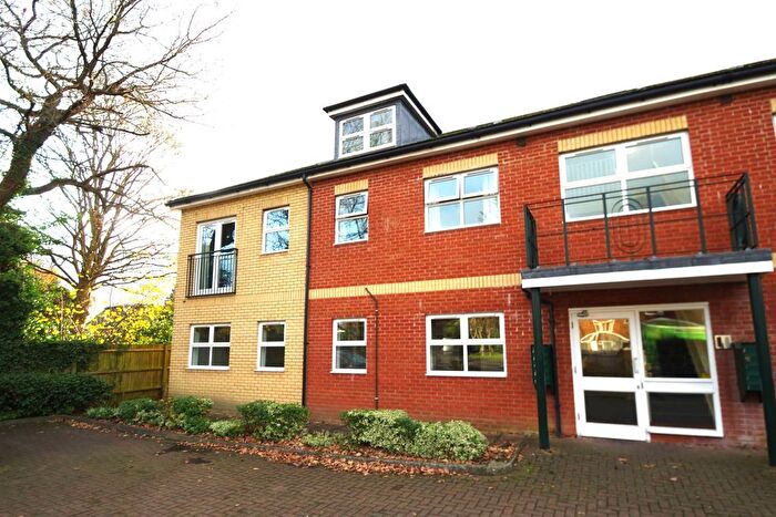 2 Bedroom Flat To Rent In Woodview Court, Watford, WD17