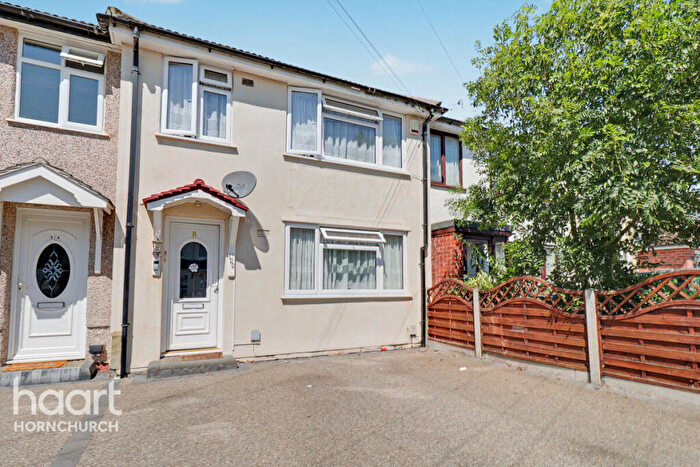 3 Bedroom Terraced House For Sale In Rosebank Avenue, Hornchurch, RM12
