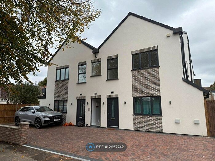 3 Bedroom Flat To Rent In Elm Road, Hackbridge, SM6