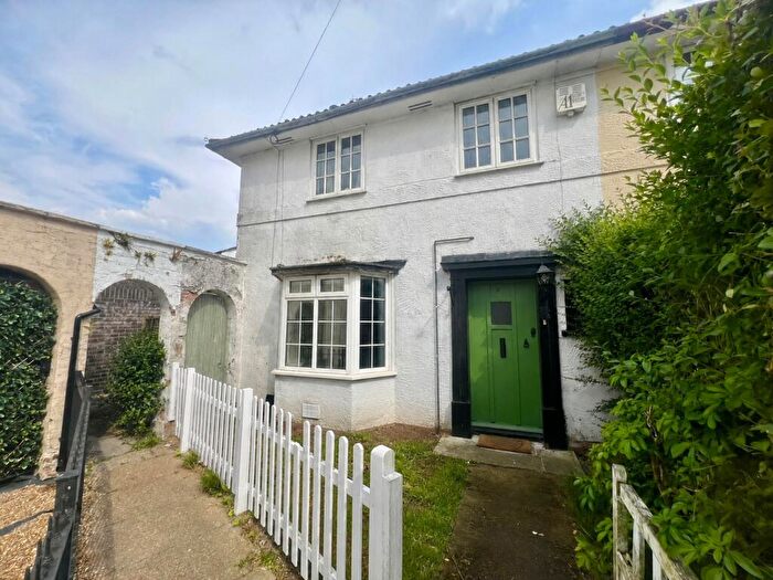 3 Bedroom End Of Terrace House For Sale In Capon Close, Mansbridge, Southampton, Hampshire, SO18