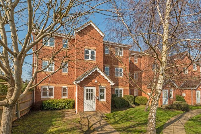1 Bedroom Flat To Rent In Woodfield Road, Thames Ditton, KT7