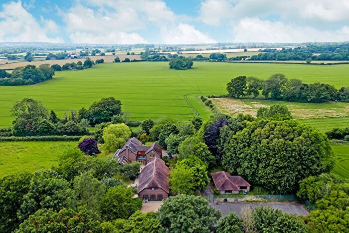 6 Bedroom Country House For Sale In Broadway Lane, Lovedean, PO8