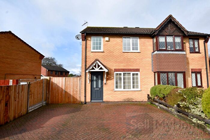 3 Bedroom Semi Detached House For Sale In Kinross Way, Hinckley, Leicestershire, LE10