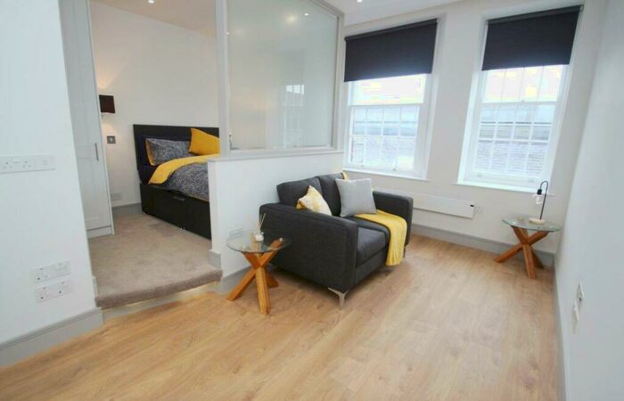 Apartment To Rent In Monument Apartments, Grainger Street, NE1