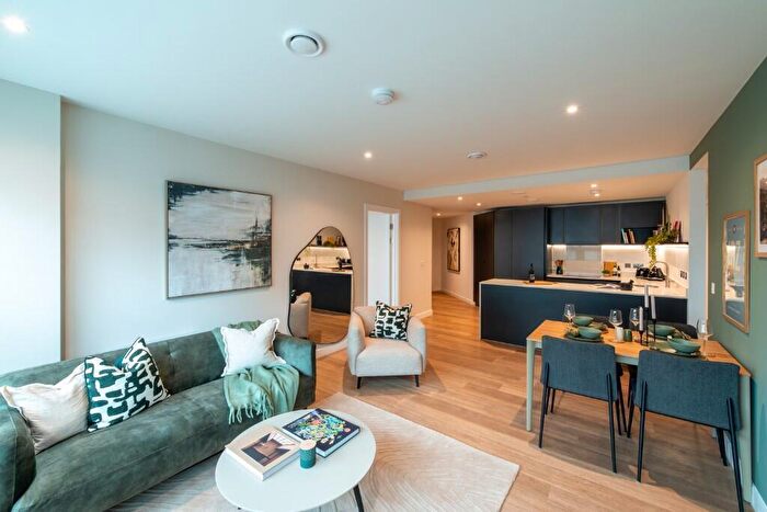 2 Bedroom Apartment To Rent In The Octagon, Birmingham, B3