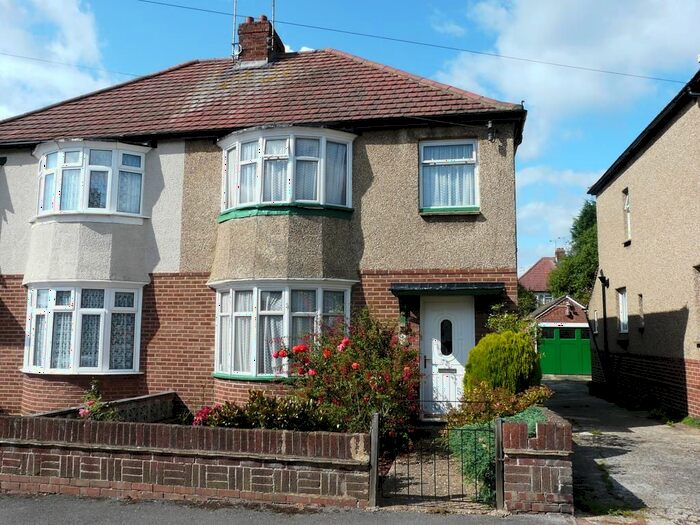 3 Bedroom Semi-Detached House To Rent In Coronation Road, Aldershot, GU11