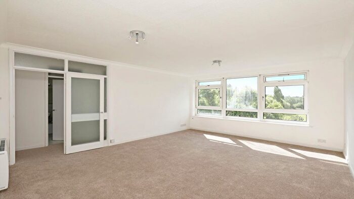2 Bedroom Flat To Rent In Parkview, Perivale, UB6