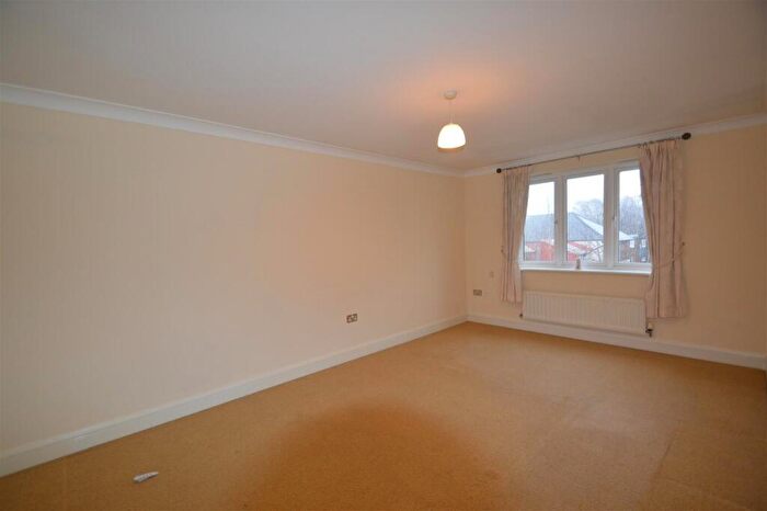2 Bedroom Apartment To Rent In Waterside, Sale, M33