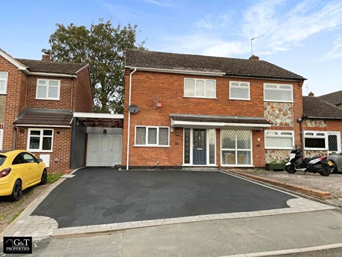 3 Bedroom Semi-Detached House For Sale In Newfield Drive, Kingswinford, DY6