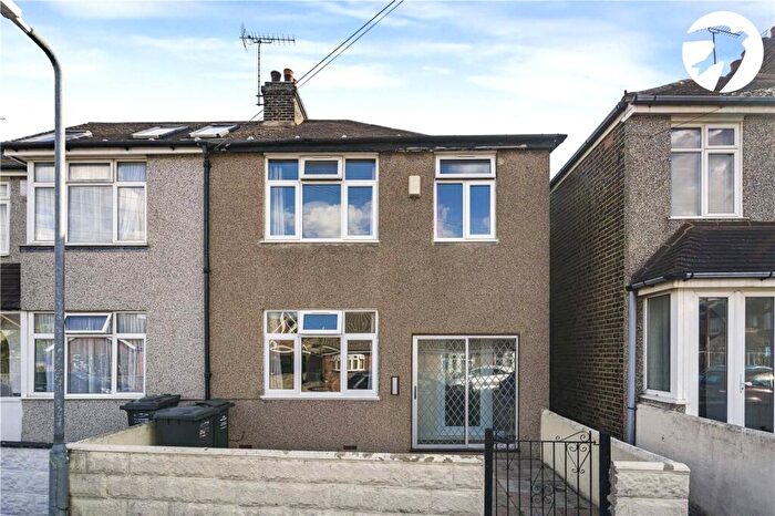 3 Bedroom Semi-Detached House For Sale In Albert Road, Swanscombe, Kent, DA10