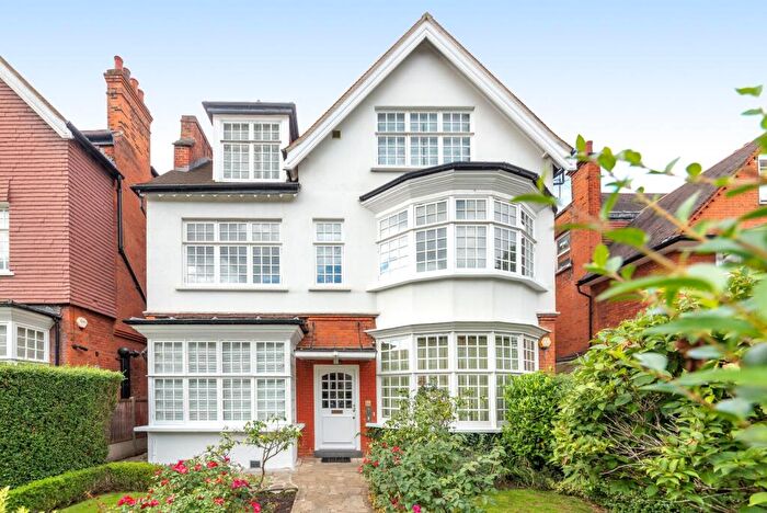 2 Bedroom Flat For Sale In Bracknell Gardens, Hampstead, London, NW3