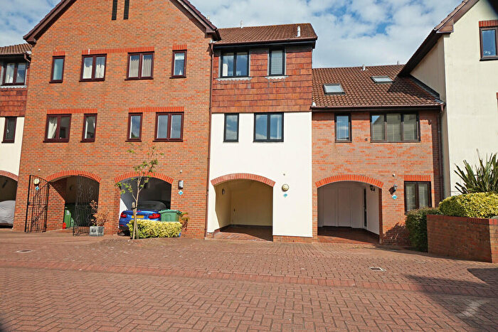 3 Bedroom Town House To Rent In Carne Place, Port Solent, PO6