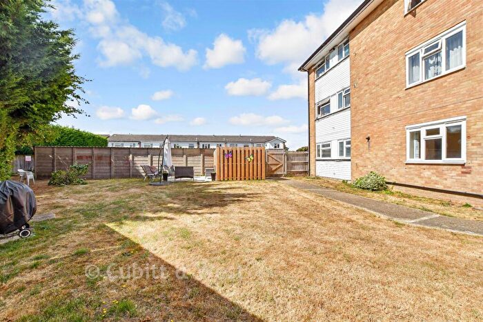2 Bedroom Flat For Sale In Castle Close, Reigate, Surrey, RH2