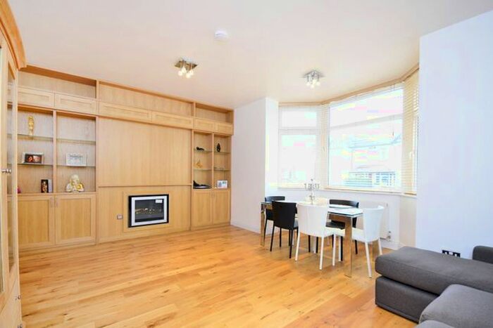 3 Bedroom Property For Sale In Limes Avenue, Golders Green, London, NW11