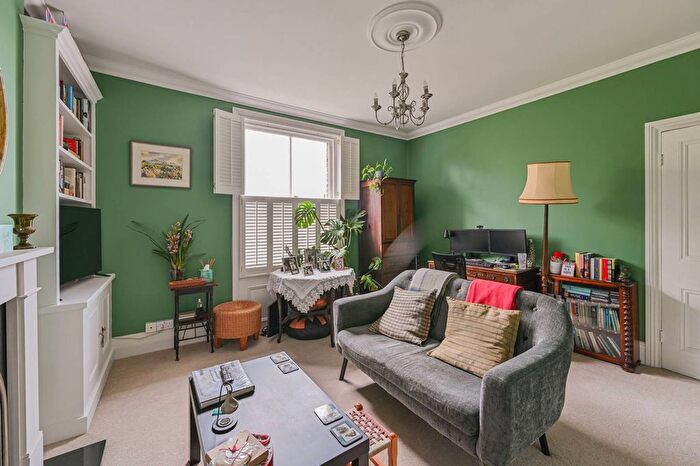 2 Bedroom Flat For Sale In Kempshott Road, Streatham Common, London, SW16