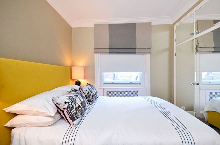 1 Bedroom Flat To Rent In Campden Hill Mansions, Kensington, London, W8