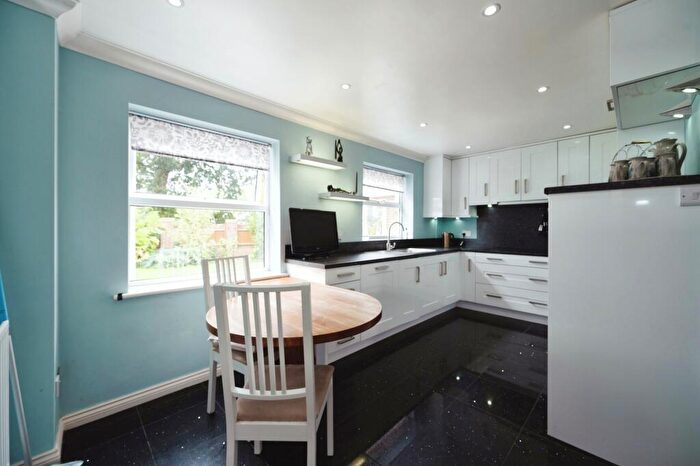 4 Bedroom Detached House For Sale In Hamfield Drive, Hayling Island, Hampshire, PO11