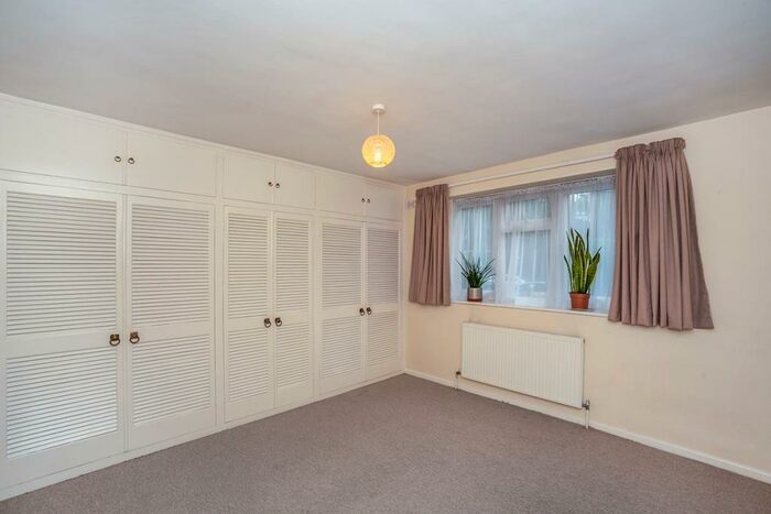2 Bedroom Flat To Rent In Westcombe Park Road, London, SE3