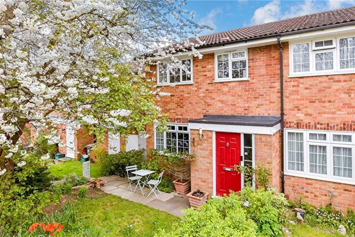 3 Bedroom Terraced House For Sale In Frampton Close, Sutton, Surrey, SM2