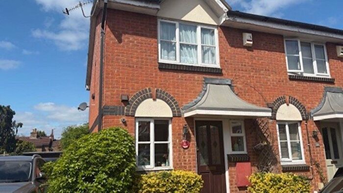 2 Bedroom End Of Terrace House To Rent In Avenue Terrace, Watford, WD19