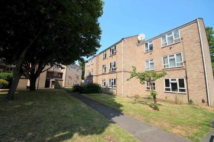 2 Bedroom Flat To Rent In St. Marys Grove, Richmond, TW9