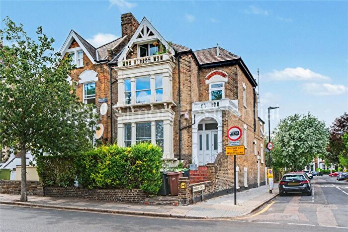 2 Bedroom Apartment For Sale In Endymion Road, Finsbury Park, London, N4