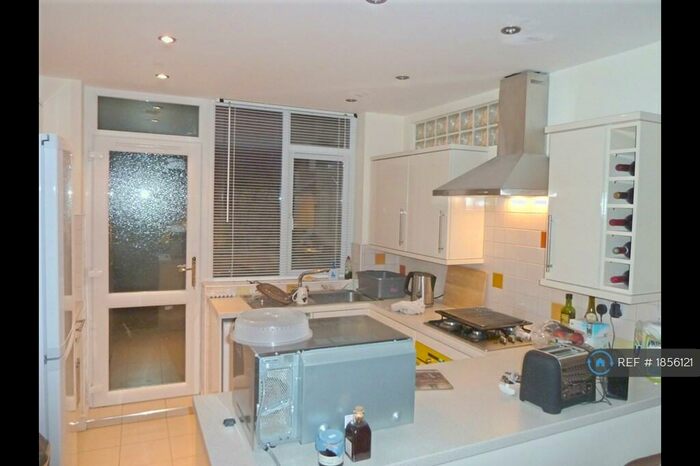 1 Bedroom Flat To Rent In Exeter, Exeter, EX4