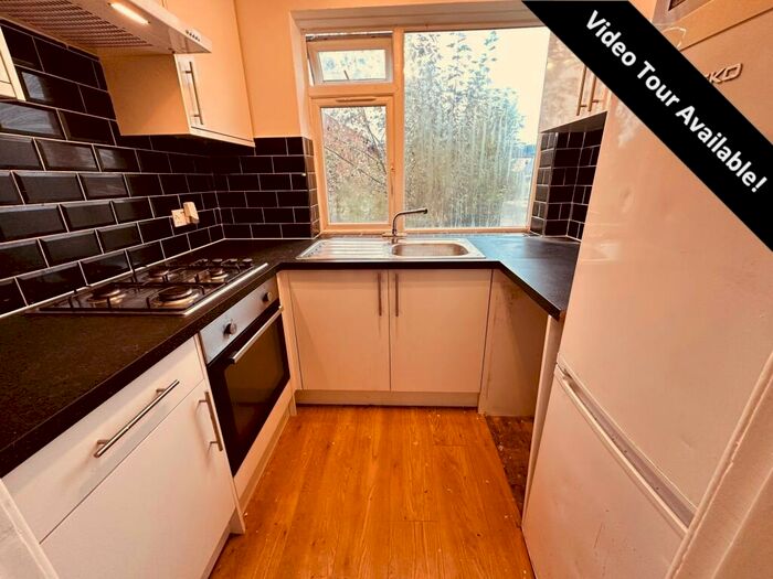 2 Bedroom Flat To Rent In Wharfdale Road, Poole, BH12