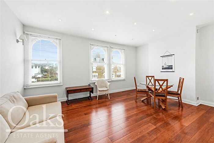 2 Bedroom Flat For Sale In Clifton Road, South Norwood, SE25