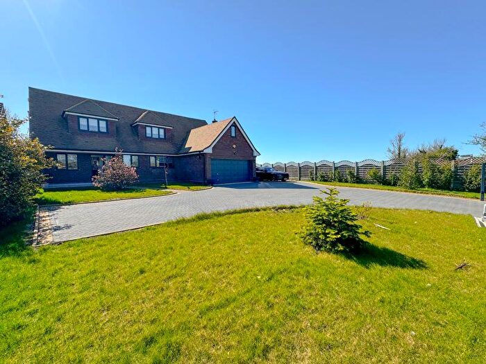 4 Bedroom Detached House For Sale In Tyburn Lane, Pulloxhill, MK45