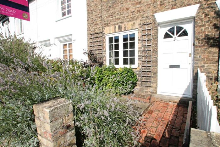 2 Bedroom Cottage To Rent In The Grove, MK40