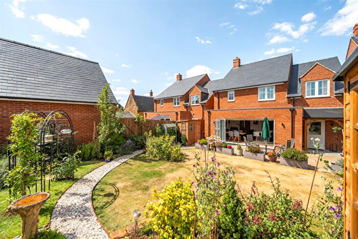 4 Bedroom Detached House For Sale In Queen Street, Weedon, NN7